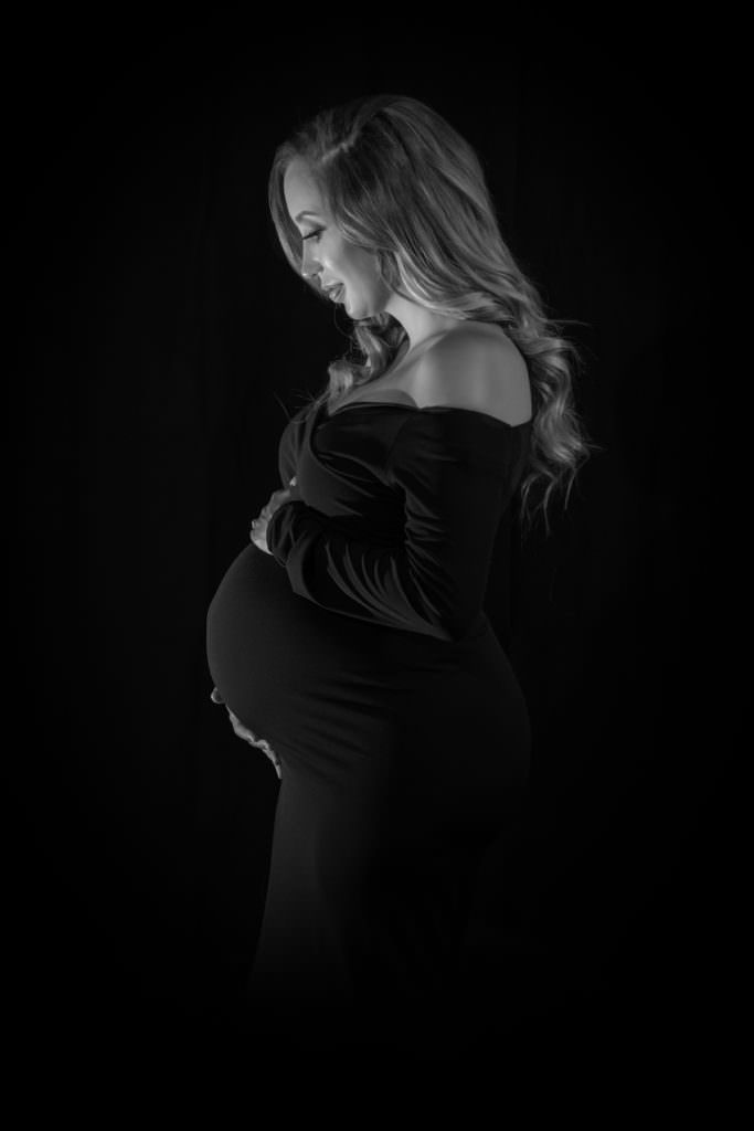 Woman holding her pregnate belly