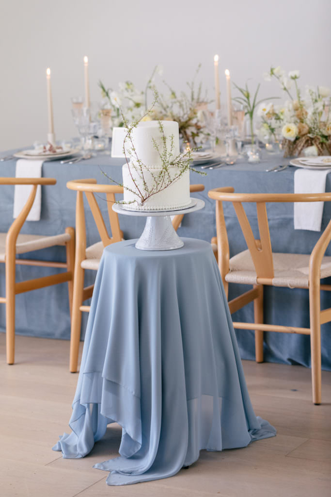 Blue velvet table cloth for a wedding cake